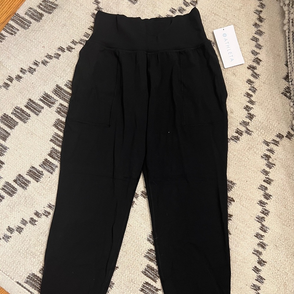 New with tags! Athleta super soft salutation jogger size small